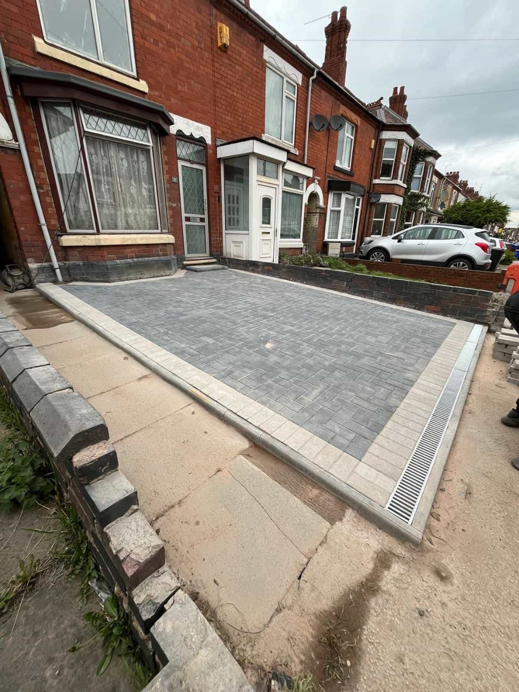Charcoal block paving driveway with light border